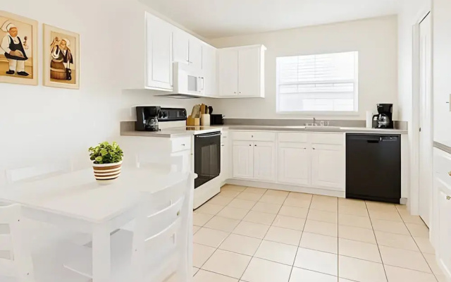 Prime Location! 3bd/2ba Villa