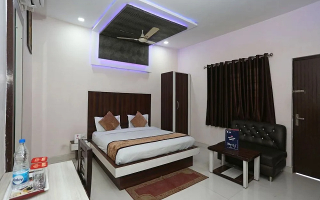 OYO 3202 Hotel Gayatri Residency