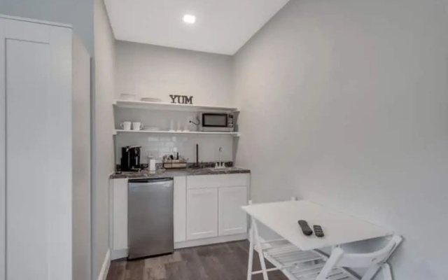 Edgewood Studio in Dania Beach