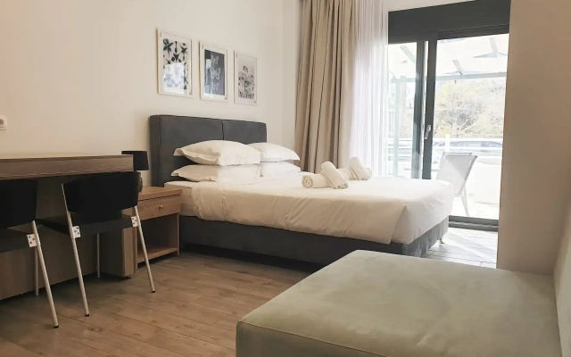 Eantos Studios and Suites