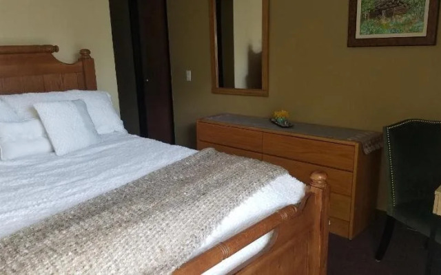 Summit Peaks Riverside Lodges East & West