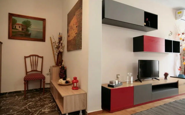 Comfy & Tasteful Central Apt • 1' to Metro Station