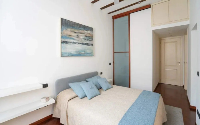 Spacious Flat W/wooden Beams - Porta Venezia