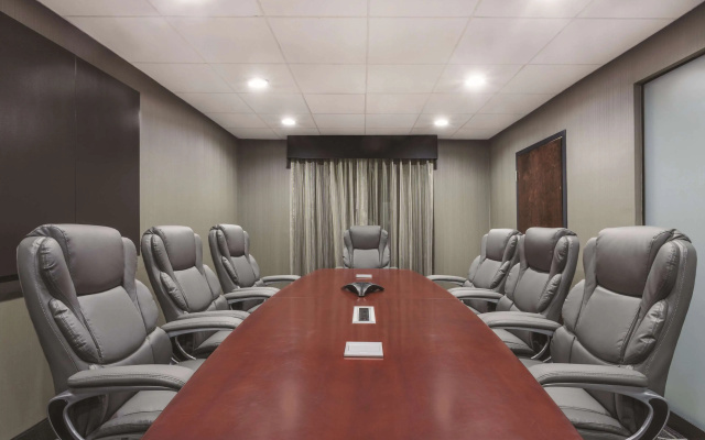 La Quinta Inn & Suites by Wyndham Columbus North
