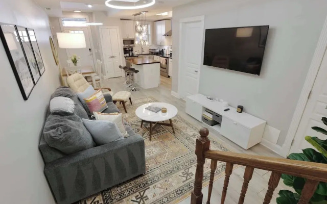 Stellar Stay Near Metro + Parking