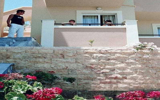 Отель Sofia Mythos Beach Aparthotel Греция, Милопотамос - 1 отзыв об отеле, цены и фото номеров - забронировать отель Sofia Mythos Beach Aparthotel онлайн вид на фасад