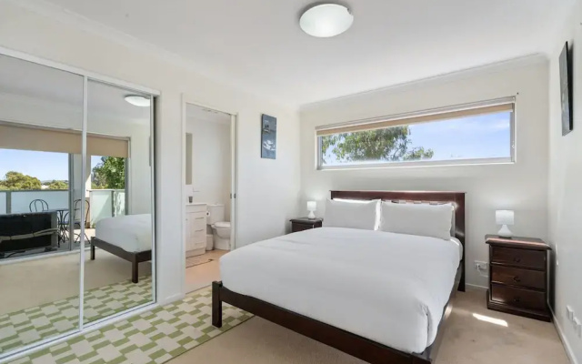 Relaxed 2br, 2bth Apartment With Balcony & Parking