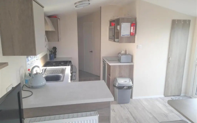 3 Bedroom Modern Caravan Sleeps Up To 8