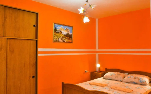 Apartments and Rooms Juki