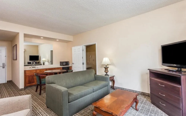 Baymont Inn & Suites Columbia Maury