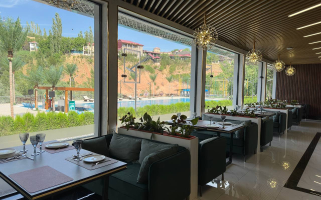 Ugam Michelen Hotel