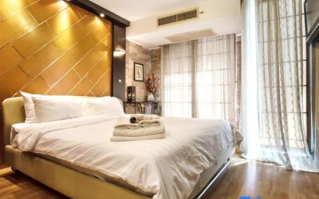 2A - Luxurious 2-Bedroom Condo in Central Bangkok with Gym and Swimming Pool