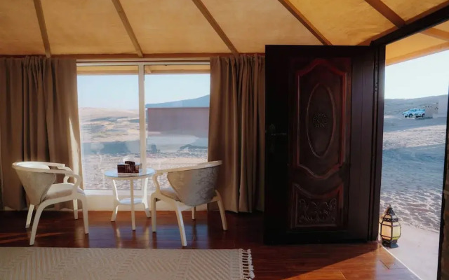 Silent Dunes Camp