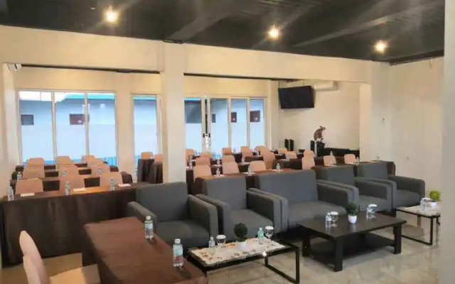 Grand Mahoni Hotel