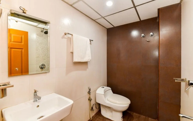 Empire Plaza By OYO Rooms