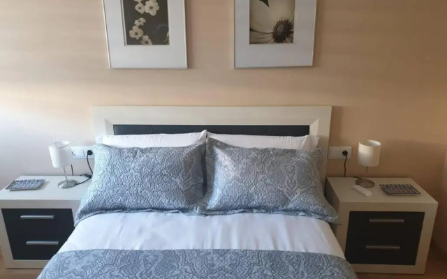 Apartamento para 5 personas frente al mar con piscina y parking