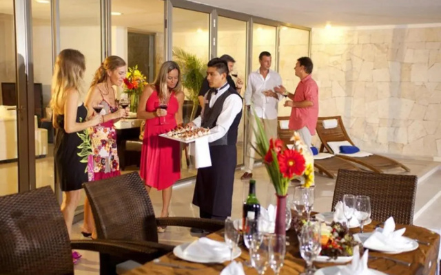 Charming Apartment within Bahia Principe 5*