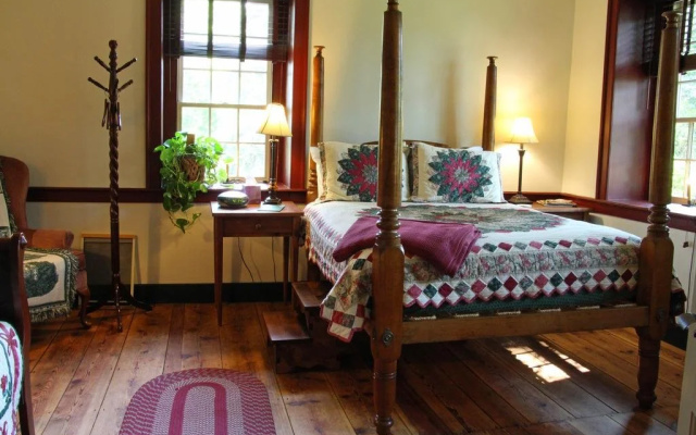 Brownstone Colonial Inn