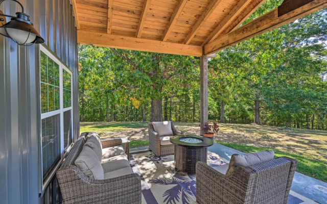 Cozy Tennessee Country Retreat on 5 Acres!
