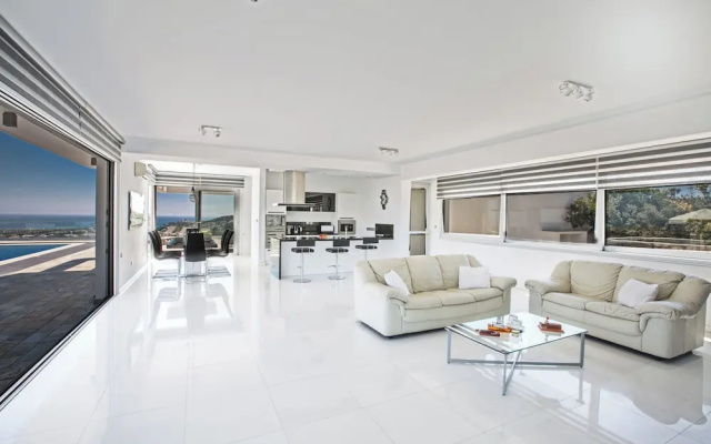 KO1 With Breathtaking sea Views