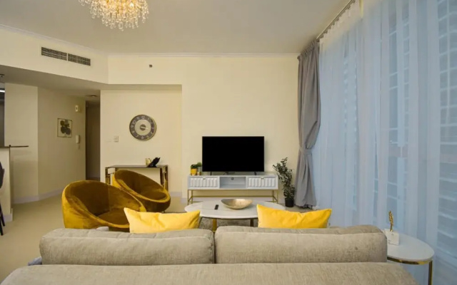 Experience Luxurious Sky High Marina Living
