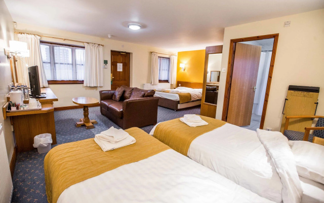 Tollgate Hotel & Leisure