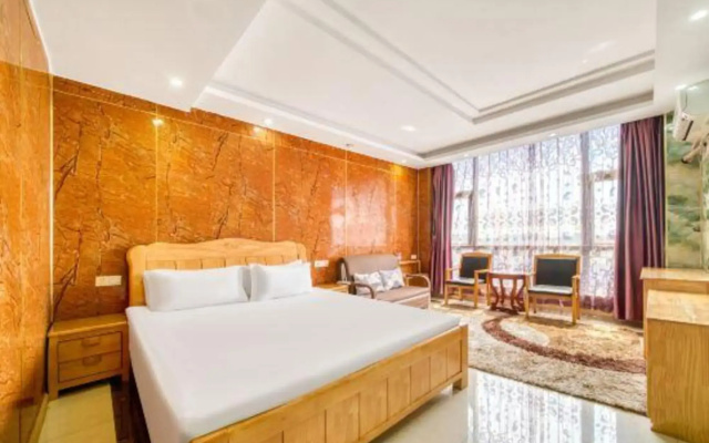 Huayi Hotel