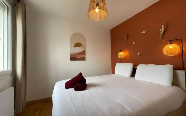 Chic & Cozy - Luxe Flat With Projector