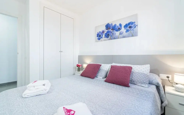 Apartment in Empuriabrava Near Sandy Beach
