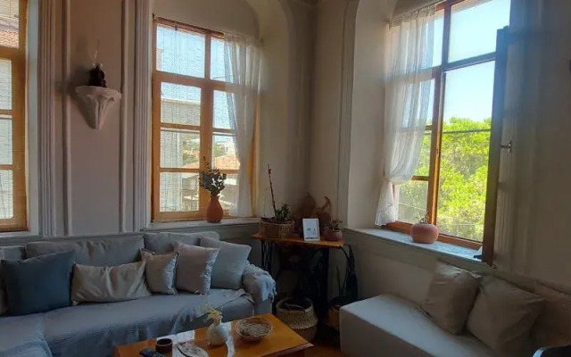 Kastro Apoikia Home
