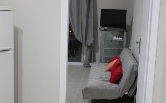 Zoe Apartments