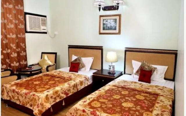 Revels Plum Hotel