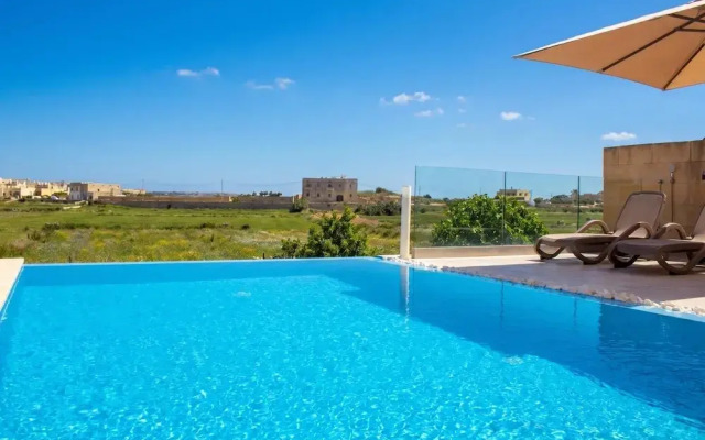 Kenn Gozitan Villa and Pool