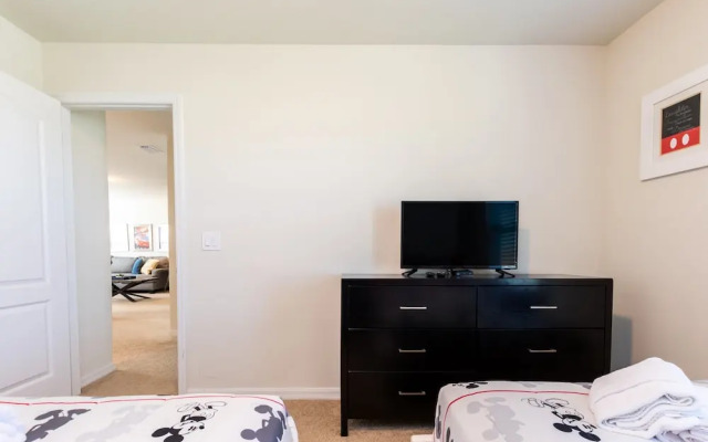 7 BD 5.5 BH Villa Game Room Pool Spa