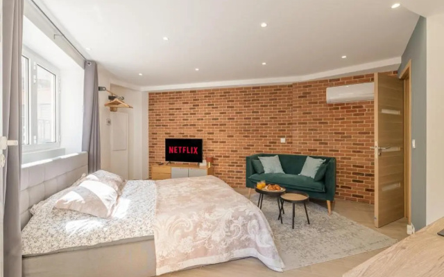 RAVISSANT STUDIO RENOVÉ 150m DE MONACO