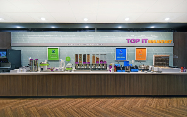 Tru by Hilton Grand Rapids Airport