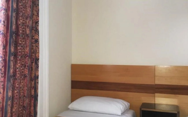 Palace Court Hotel