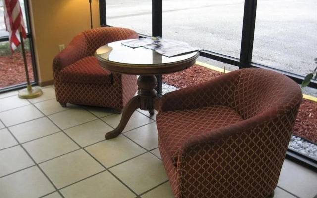 Lake Cecile Inn and Suites