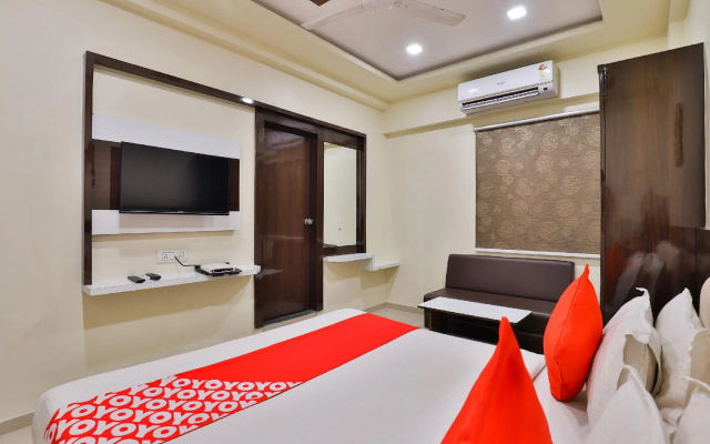 OYO 11985 Hotel Khushboo