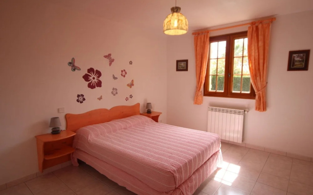Charming Villa in Salernes France With Parking Space