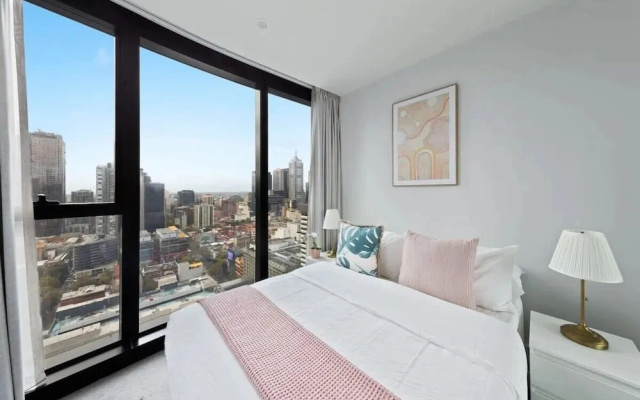 A Chic 2BR Apt Near Melbourne CBD w/ Free Parking