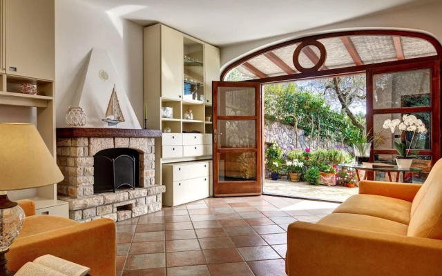 Tulipano - A Charming and Peaceful Hillside Villa With Lovely Views