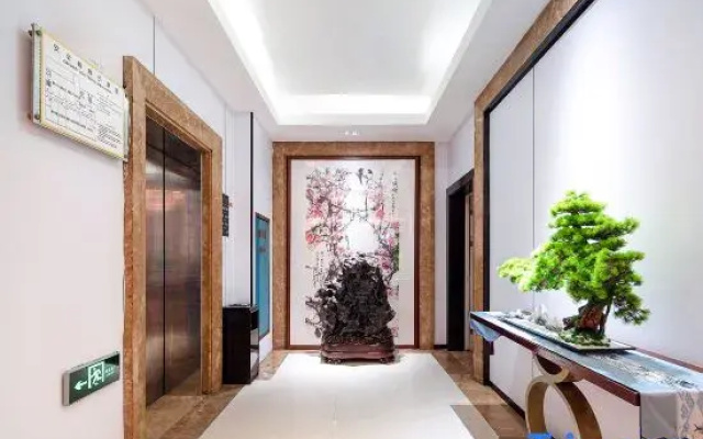 Yufengshan Hotel (Liuzhou Maanshan park railway station）