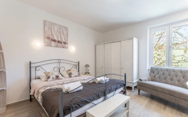 Apartments and Room Poesia