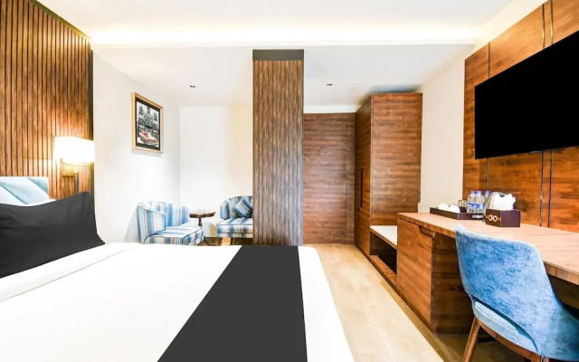Deluxe Double Stays Near Paridh Crossing