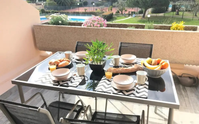 Appartement 2 pieces, renove, 2 piscines+tennis, mer, climatisation