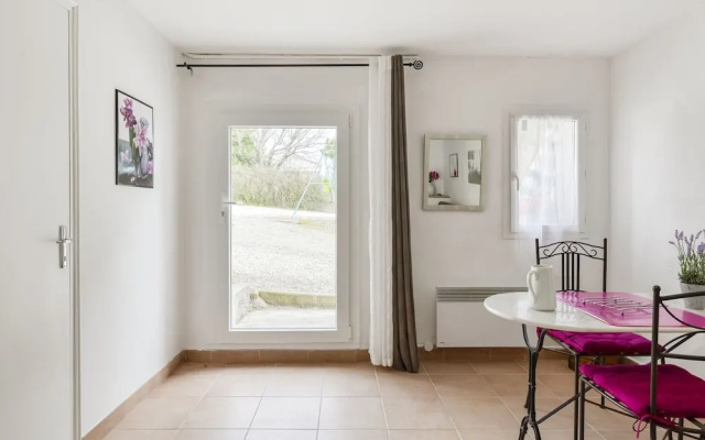 Inviting Holiday Home in Rasteau Near Vaison la Romaine
