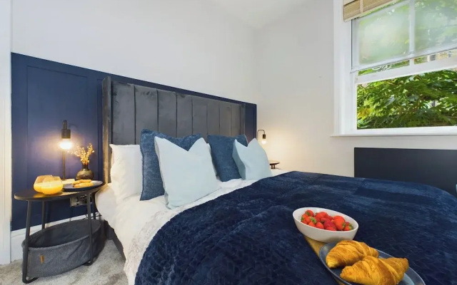 London Charm at Charleville Apartment