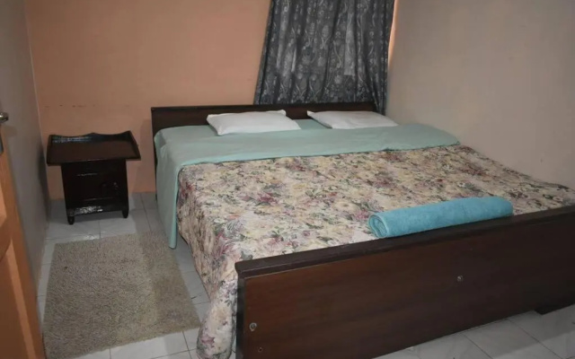 A peaceful and lovely 1 bedroom vacation Dina's little home