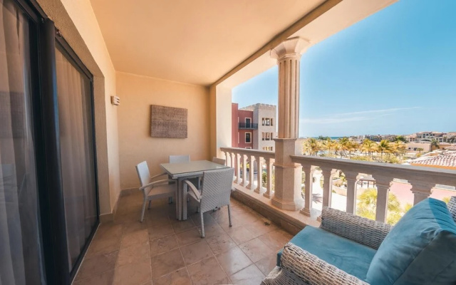 Spacious One-bedroom at Fishing Lodge w Balcony D59